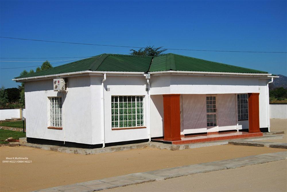 Skinny Hippos Lodge Mangochi Exterior photo