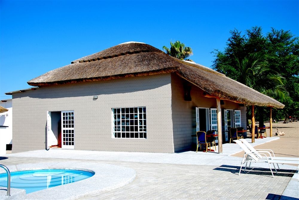 Skinny Hippos Lodge Mangochi Exterior photo